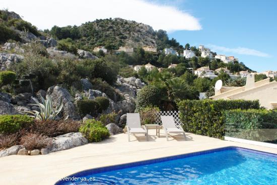 Espaciosa villa con vistas al mar y montaña en La Sella, Denia - ALICANTE