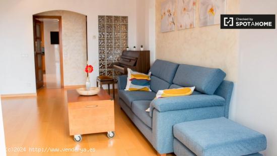 Apartamento clásico de 2 dormitorios con balcón en alquiler en Poblenou - BARCELONA