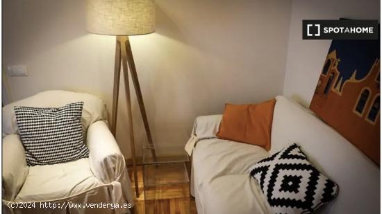 Elegante apartamento de 3 habitaciones en alquiler en Atocha. - MADRID