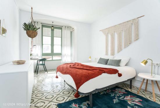  Apartamento completo de 2 dormitorios en Barcelona - BARCELONA 