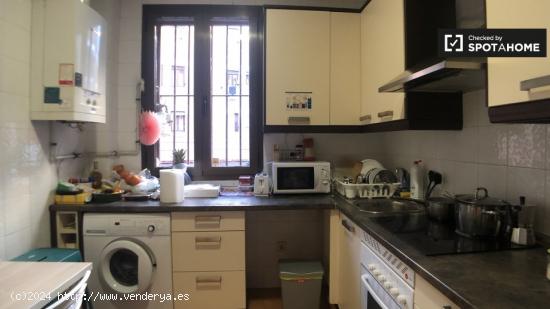 Habitaciones para alquilar en apartamento de 5 dormitorios en Madrid - MADRID