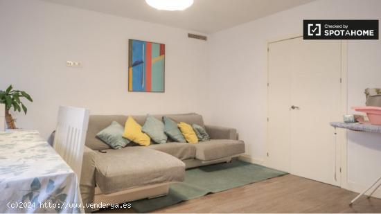 Alquiler de habitaciones en piso de 4 habitaciones en Berruguete - MADRID