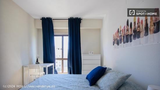 Se alquilan habitaciones en piso de 4 habitaciones en Mestalla - VALENCIA