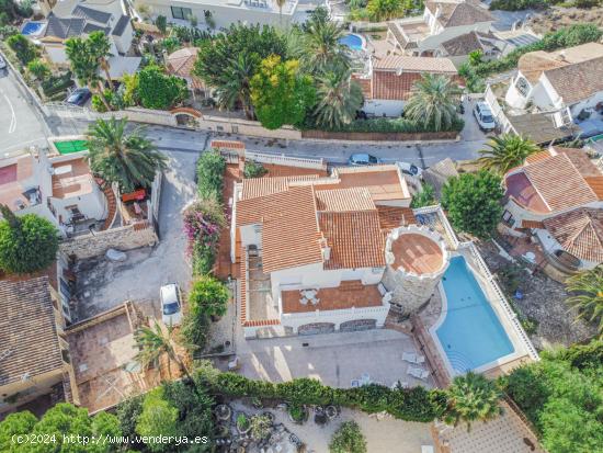 Villa independiente en venta a pocos minutos del centro de la ciudad - ALICANTE
