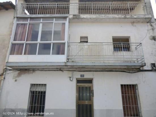 CASABANCO VENDE VIVIENDA  DE TRES PLANTAS EN TORREMENGA. - CACERES