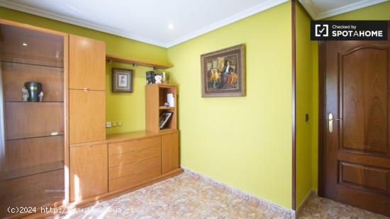 Habitación luminosa en alquiler en apartamento de 4 dormitorios en Villaverde - MADRID