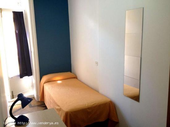  Habitación luminosa en residencia de 8 habitaciones en el centro de Madrid - MADRID 