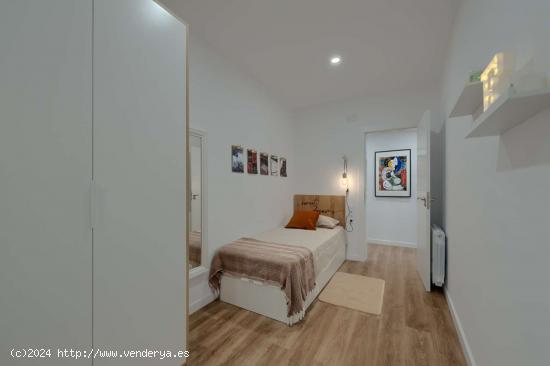 Alquiler de habitaciones en apartamento de 5 dormitorios en Fort Pienc - BARCELONA