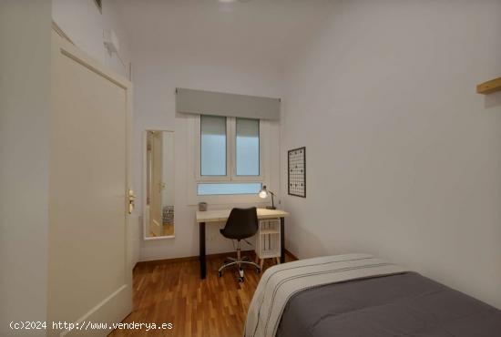  Alquiler de habitaciones en piso de 9 habitaciones en Sant Gervasi - Galvany - BARCELONA 