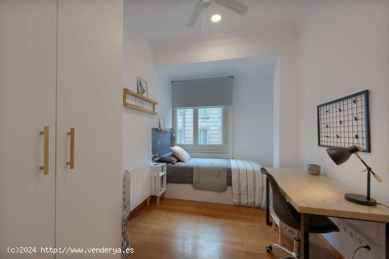  Alquiler de habitaciones en piso de 6 habitaciones en Sant Gervasi - Galvany - BARCELONA 