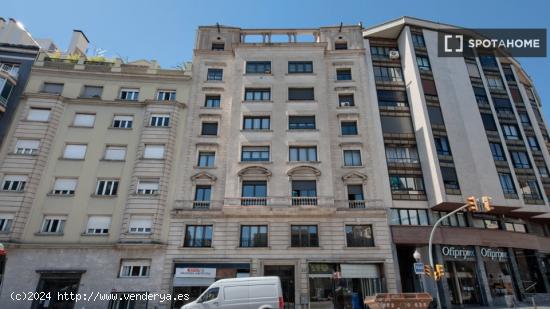Alquiler de habitaciones en piso de 8 habitaciones en Sant Gervasi - Galvany - BARCELONA