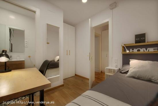  Alquiler de habitaciones en piso de 9 habitaciones en Sant Gervasi - Galvany - BARCELONA 