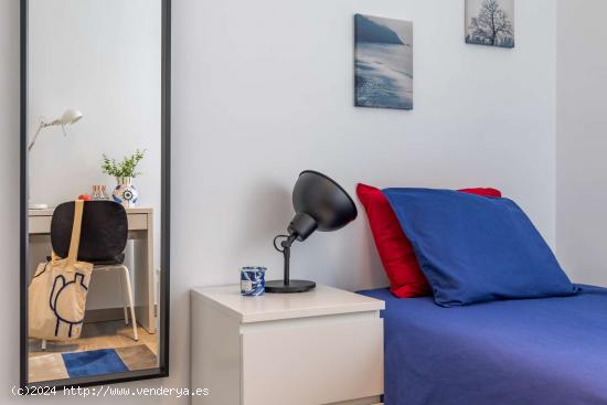  Habitaciones para alquilar en apartamento de 4 dormitorios en Tetuan, Madrid - MADRID 
