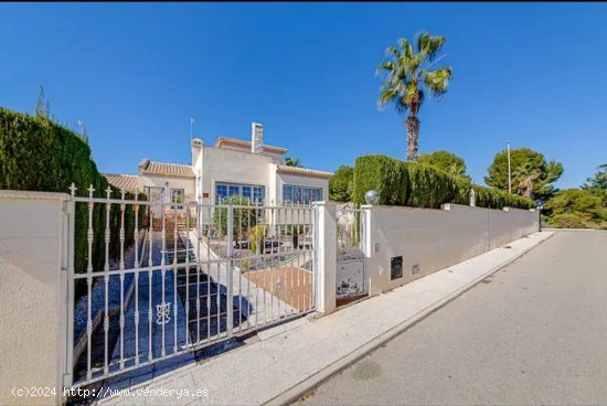 Villa en venta en Orihuela (Alicante)