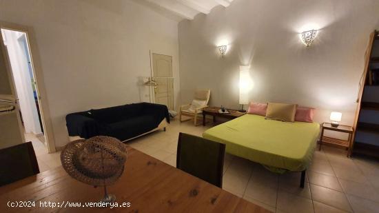  Amplia habitación en alquiler en un apartamento de 5 dormitorios cerca de La Rambla, Barcelona - BA 