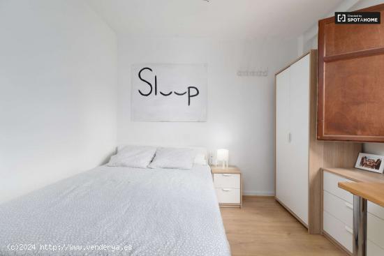  Se alquila habitación moderna en apartamento de 3 dormitorios en Jesús - VALENCIA 