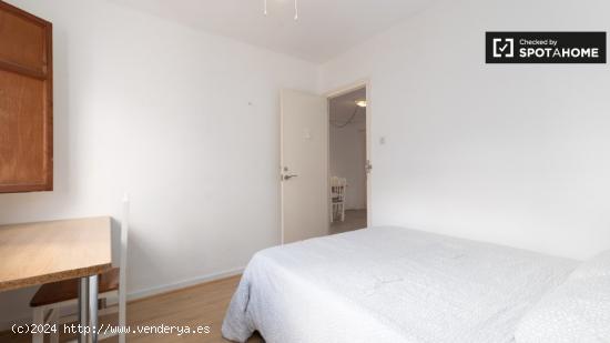Se alquila habitación moderna en apartamento de 3 dormitorios en Jesús - VALENCIA