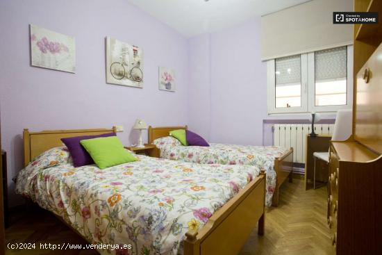  Acogedora habitación con dos camas en alquiler en Las Rosas - MADRID 