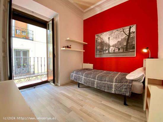  Habitación decorada con calefacción en piso de 7 habitaciones, Lavapiés- Hembras - MADRID 