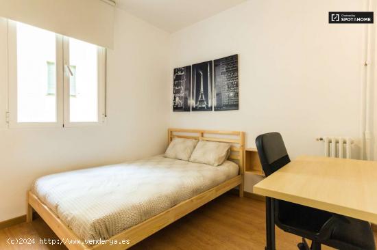  Relajante habitación con calefacción en piso compartido, Latina - MADRID 