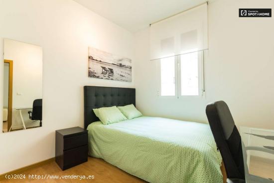  Habitación equipada con escritorio en piso compartido, Latina - MADRID 