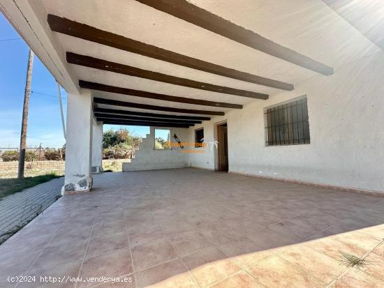 SE VENDE CASA DE CAMPO A POCOS MINUTOS DE LA PLAYA - ALICANTE