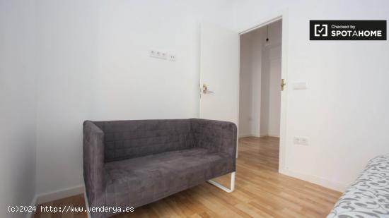 Elegante habitación en alquiler en un moderno apartamento de 5 dormitorios en Camins al Grau - VALE