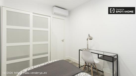 Habitación amueblada en apartamento de 5 dormitorios, Retiro - MADRID