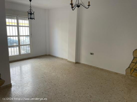 SE VENDE ADOSADO ZONA FUENTE AMARGA - CADIZ