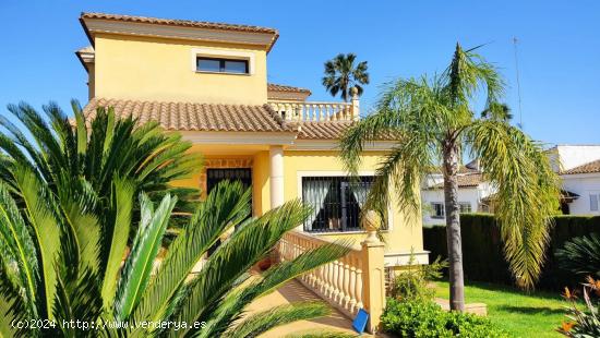 Estupendo chalet en urbanización Sierramar - VALENCIA