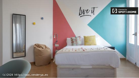Se alquila habitación en apartamento Co-living de 5 habitaciones en Trafalgar - MADRID