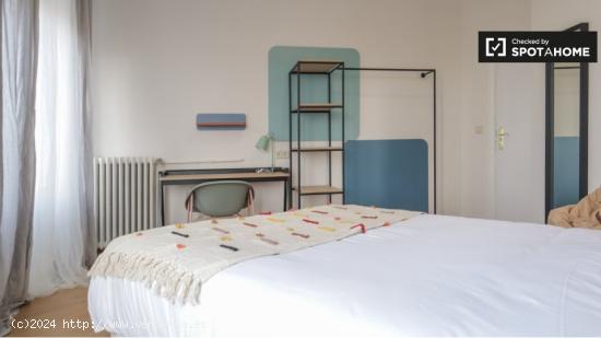 Se alquila habitación en apartamento Co-living de 5 habitaciones en Trafalgar - MADRID
