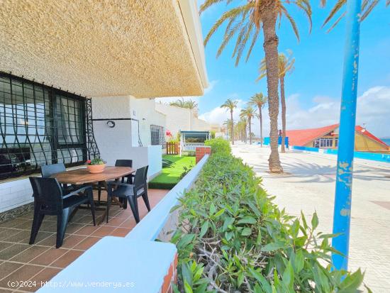 Se alquila precioso bungalow de primera línea en Playa Honda - MURCIA