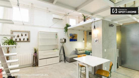 Lujoso estudio dúplex con aire acondicionado en alquiler en la zona de Malasaña - MADRID