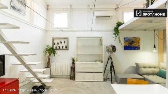 Lujoso estudio dúplex con aire acondicionado en alquiler en la zona de Malasaña - MADRID
