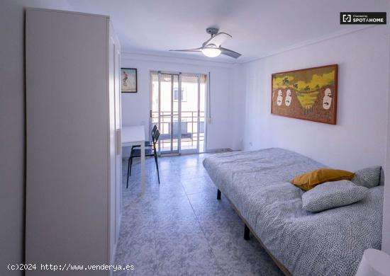  Alquiler de habitaciones en apartamento de 6 dormitorios en Benimaclet - VALENCIA 