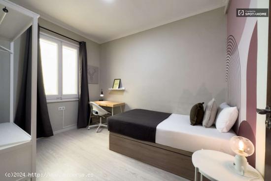  Se alquila habitación en piso de 7 habitaciones en Sants - BARCELONA 