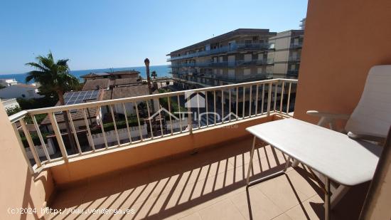  Apartamento con vistas al mar Mediterraneo situado en 2ª línea playa Daimús a solo 50 metros del  