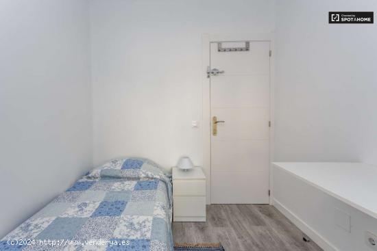  Habitación ideal con calefacción en un apartamento de 3 dormitorios, Usera - MADRID 