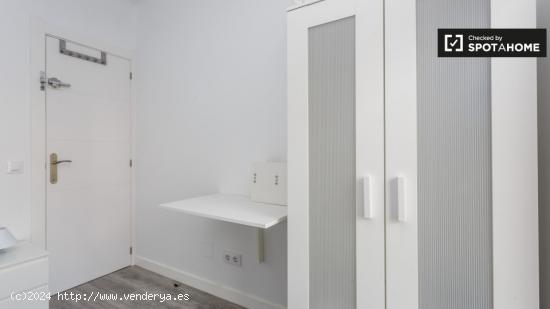 Habitación ideal con calefacción en un apartamento de 3 dormitorios, Usera - MADRID