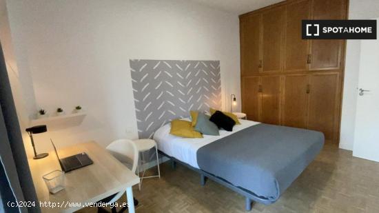 ¡Habitaciones en alquiler en un apartamento de 7 habitaciones en Barcelona! - BARCELONA