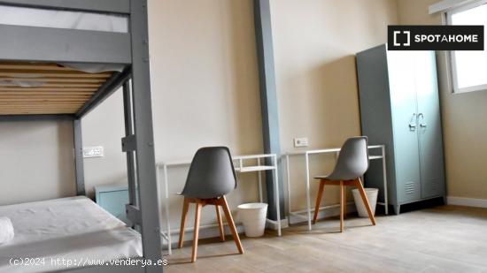 Se alquila habitación en un coliving en Sevilla - SEVILLA