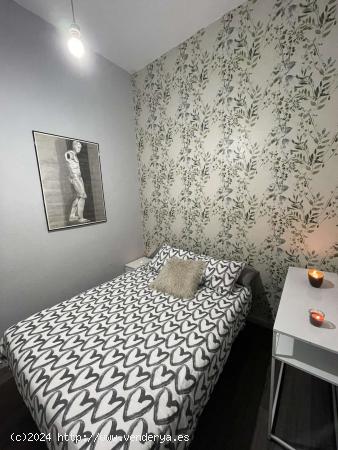  Se alquila habitación en piso de 2 habitaciones en Malasaña - MADRID 