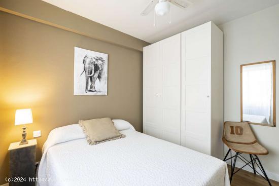  Elegante habitación en piso de 4 dormitorios en Nueva España - MADRID 