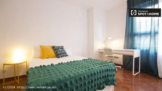 Habitación luminosa en apartamento de 6 habitaciones en Prosperidad - MADRID
