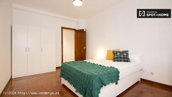 Habitación luminosa en apartamento de 6 habitaciones en Prosperidad - MADRID