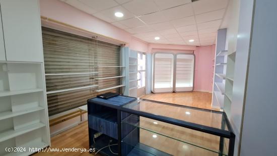 EN VENTA LOCAL COMERCIAL EN  PETRER ZONA LAS CHIMENEAS - ALICANTE