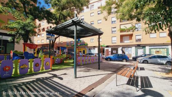  LOCAL ACONDICIONADO Y EQUIPADO COMO BAR EN CALLE DEL MAESTRO (PARDALERAS) - BADAJOZ 