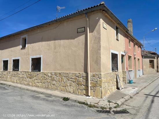 CASA DE PUEBLO Y HUERTO CON MERENDERO EN VENTA EN ALDEA REAL - SEGOVIA