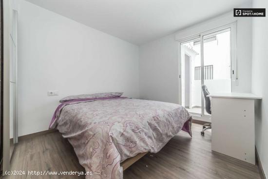  Habitación relajante con armario independiente en un apartamento compartido, El Pla del Real. - VAL 